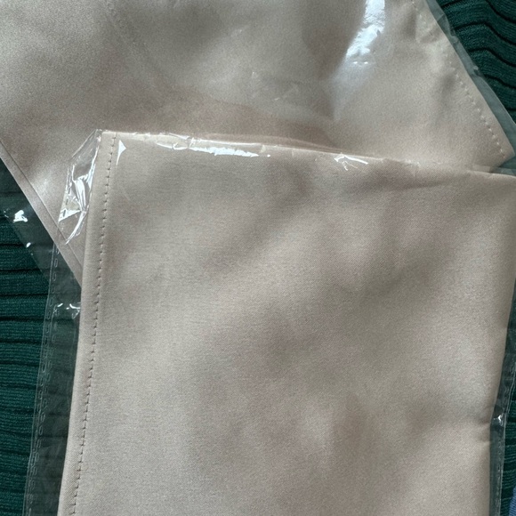 Revelry Gold Champagne Satin Pocket Square NWT - Picture 2 of 2